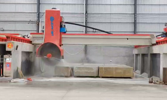 Untuk Pemrosesan Batu Impor Bernilai Tinggi Gergaji Jembatan Presisi 0,01mm Memastikan Ketebalan Slab Tanpa Deviasi